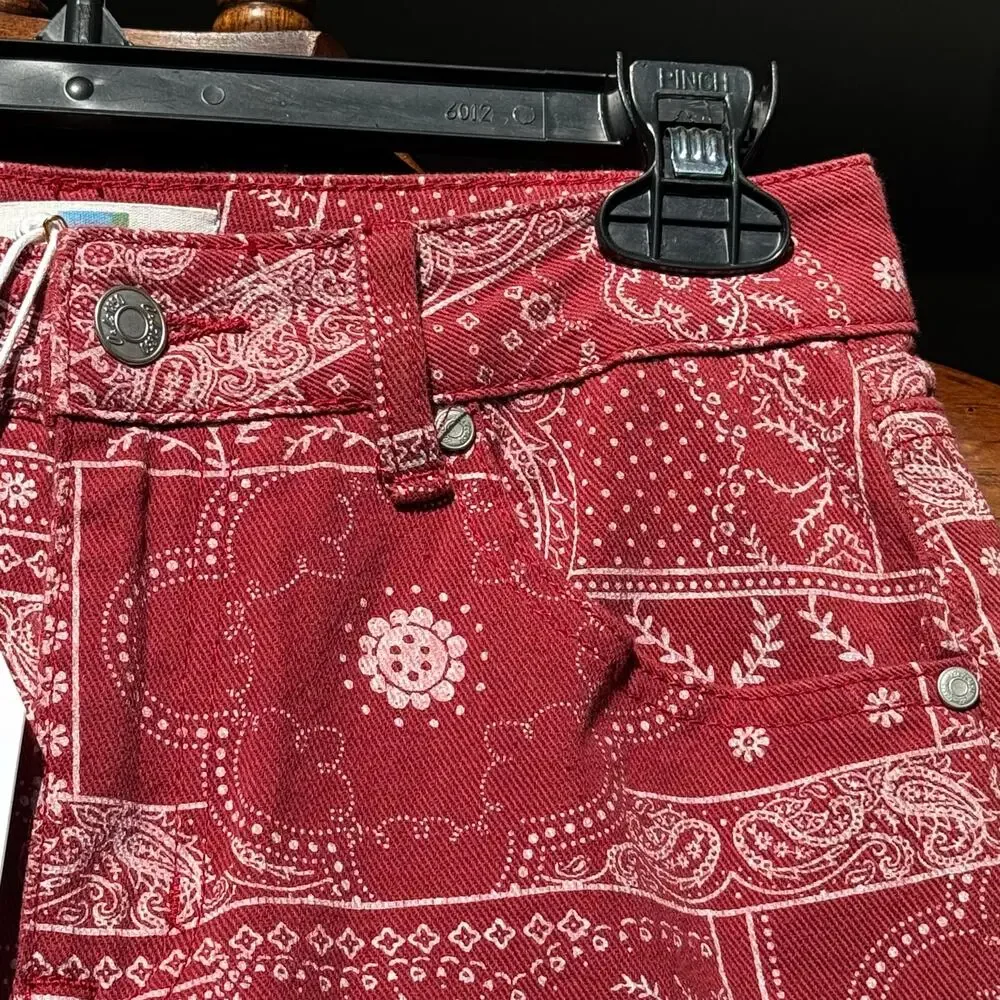 NWT CALI 1850 Women’s Bandana Paisley Bermuda Denim Shorts Size 25 Red